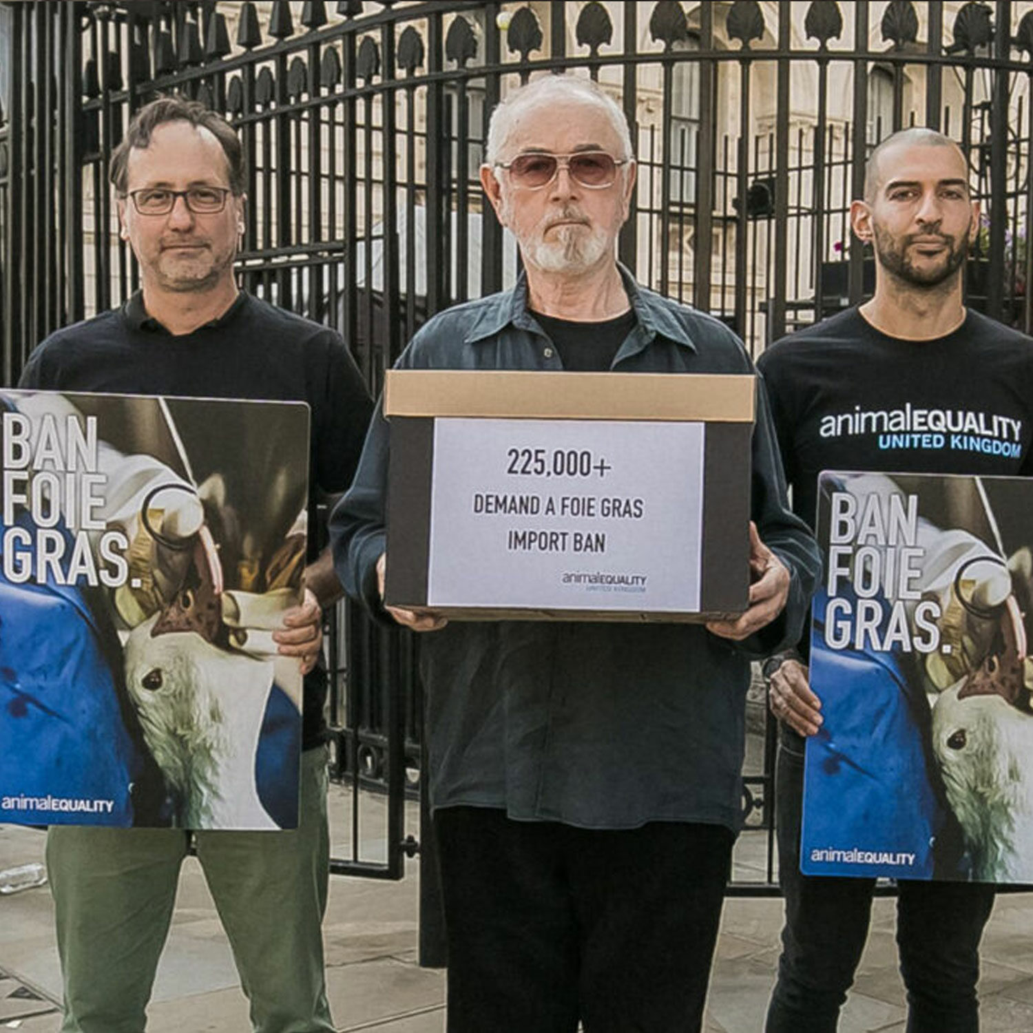 Peter Egan and Animal Equality supporters deliver 225,000 petition signatures to ban foie gras