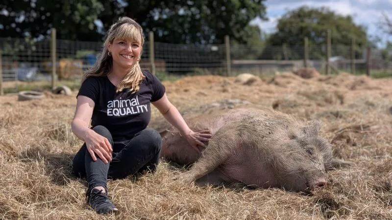 abi with pig at sanctuary 2025 800x400