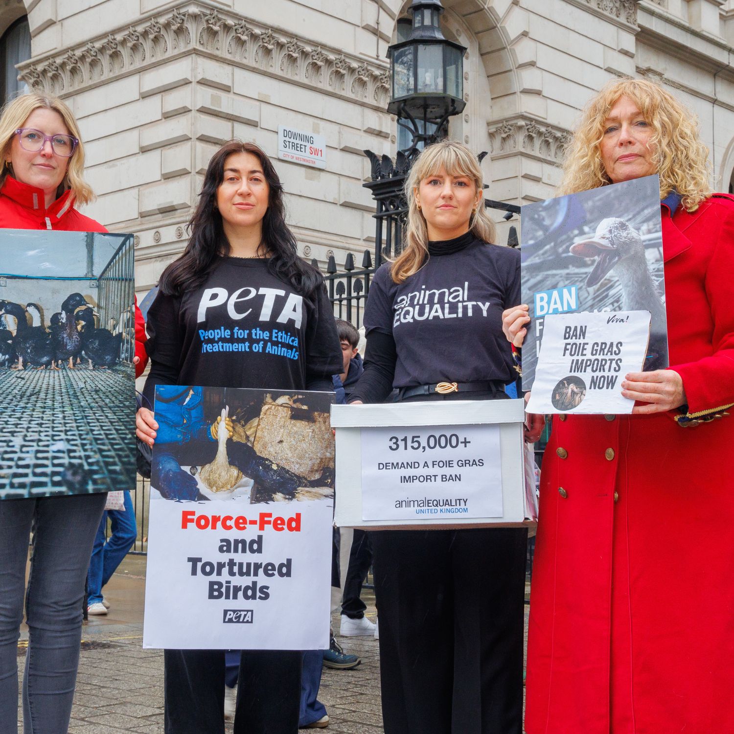 Hand in of Foie Gras petition with other organisations 1500x1500
